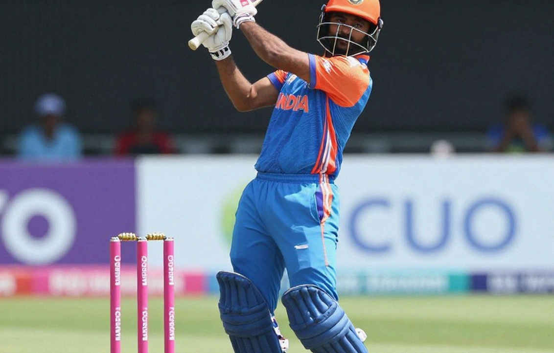Bishop's debut and Mushfiqur's absence: two team sheets, one pitch read Bishop's debut and Mushfiqur's absence: two team sheets, one pitch read